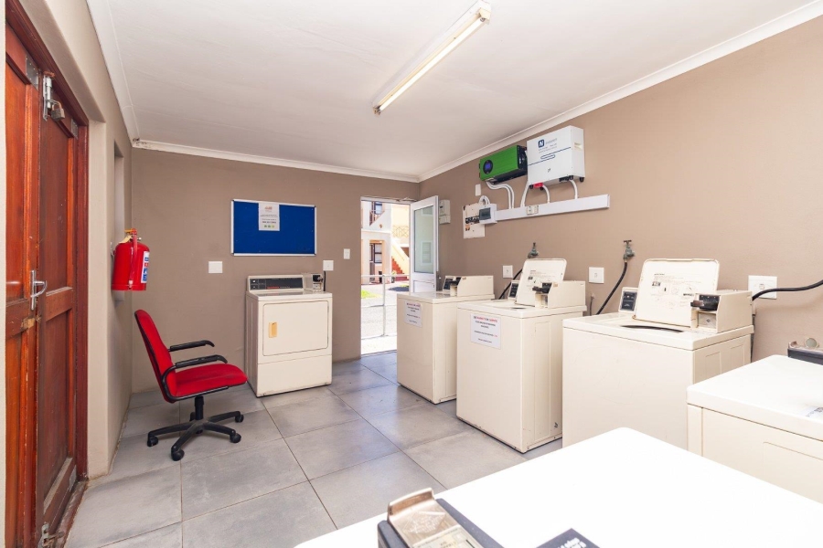 To Let 2 Bedroom Property for Rent in Kenilworth Western Cape